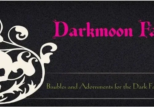 A promotional banner showcases Darkmoon Faire with an intriguing skull and ornamental designs. The annotations emphasize elements related to a 'dark fairy' theme.